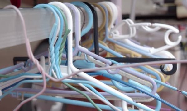 plastic-hangers-blog-image